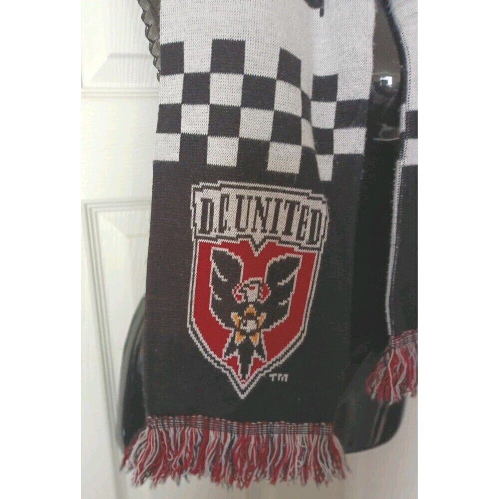 DC United Adidas Scarf Honeycomb Fan Black Red Reversible - Picture 3 of 6